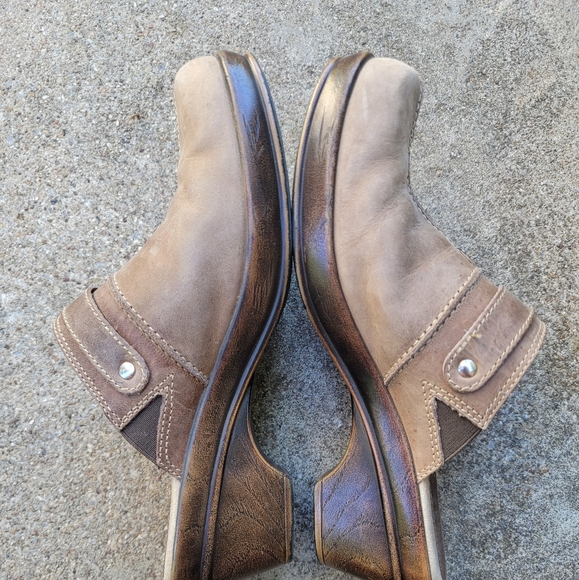 Used Women's Light Tan Brown Leather Clog Slide On Mule Size 8.5 with Buckle - Picture 6 of 11